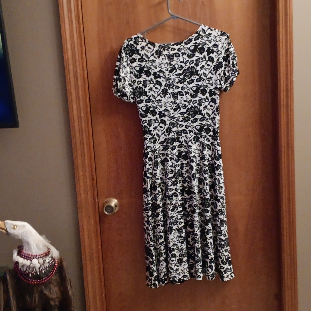 Dress - Picture 2 of 2